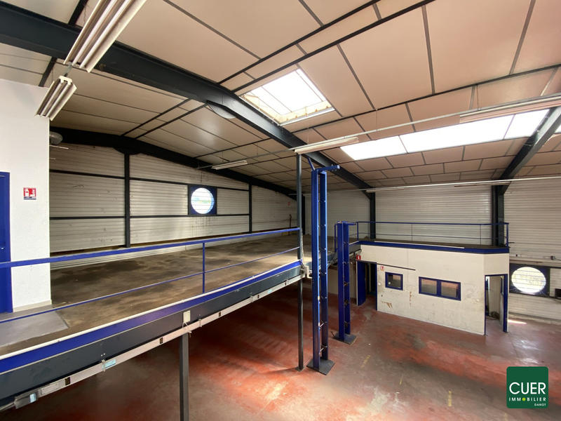 Local d'activités - 980 m²