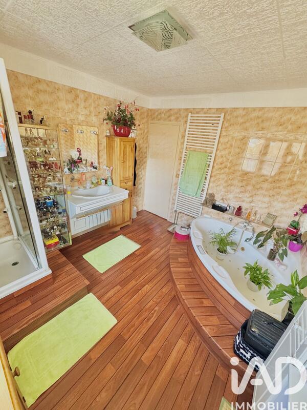 Maison - 210 m² - 6 pièces