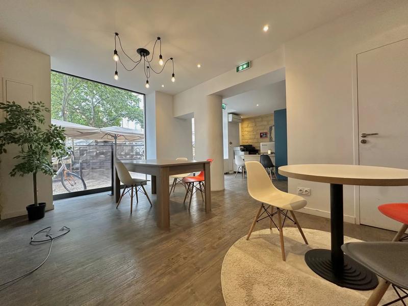 Magasins - 140 m² - 7 pièces