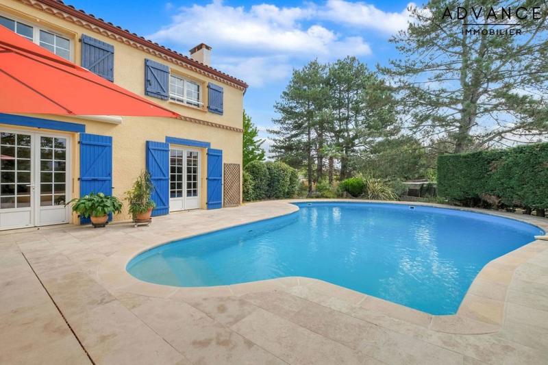 Maison - 333 m² - 8 pièces