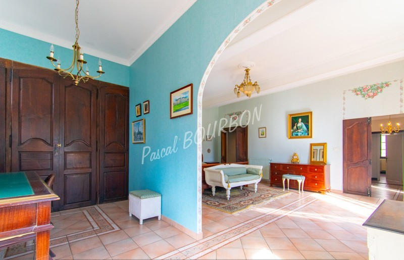 Maison - 250 m² - 8 pièces