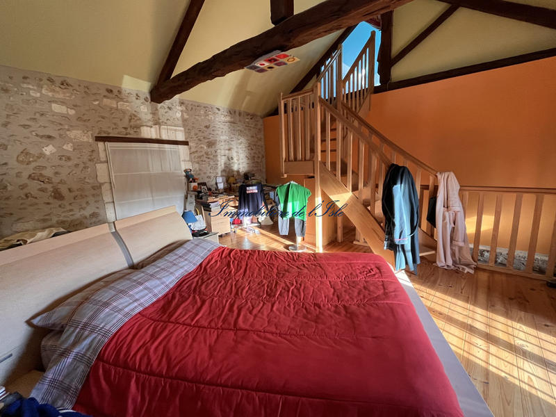 Maison - 233 m² - 8 pièces