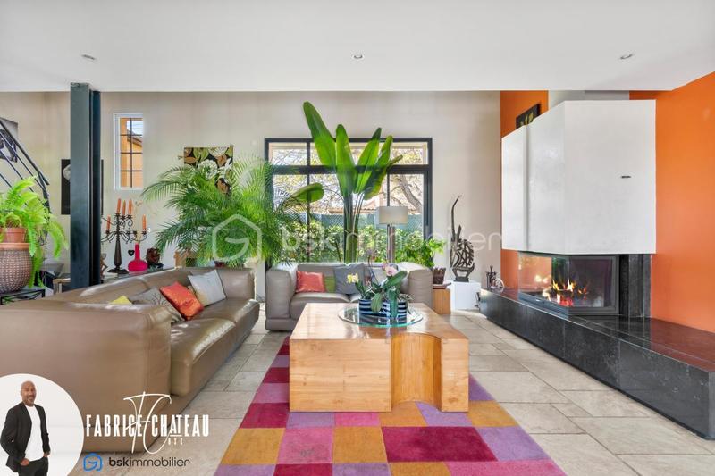 Maison - 212 m² - 8 pièces