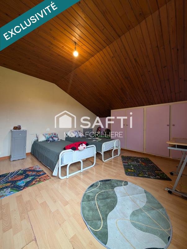 Maison - 216 m² - 9 pièces