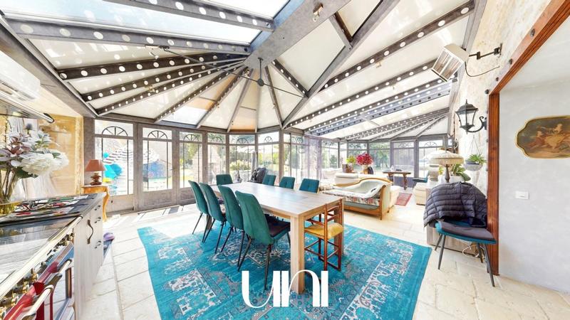 Maison de maîtres - 655 m² - 9 pièces