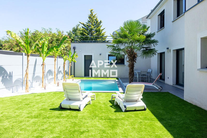 Maison - 200 m² - 6 pièces