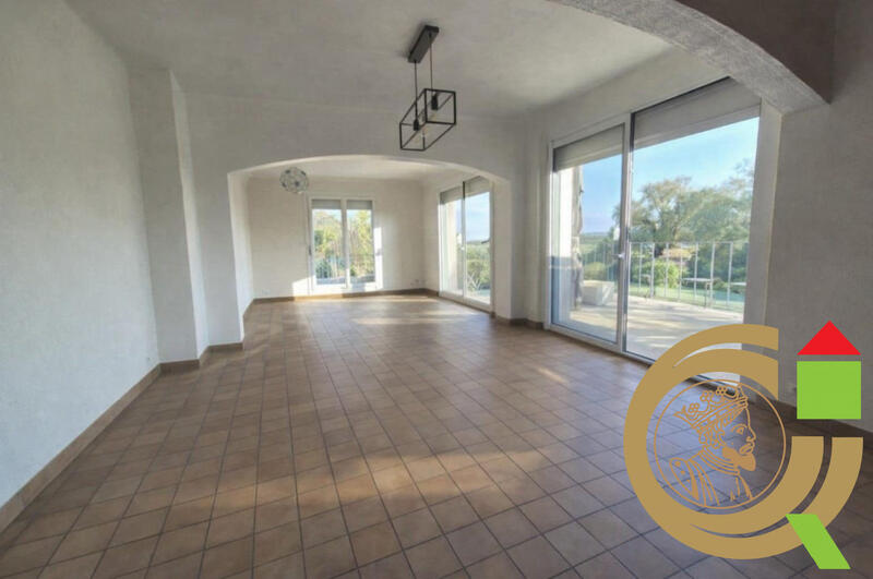 Maison - 200 m² - 6 pièces