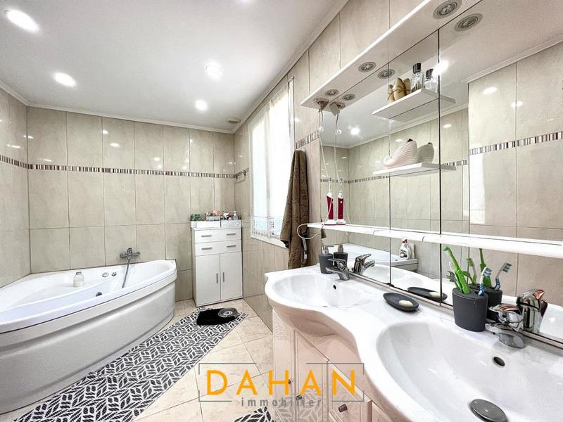 Villa - 255 m² - 6 pièces