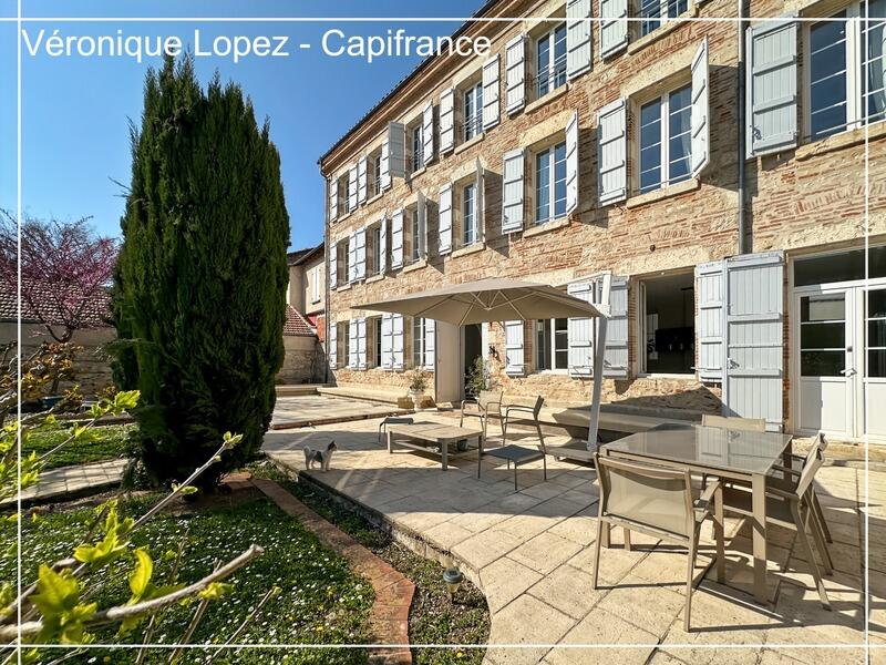 Maison - 292 m² - 9 pièces