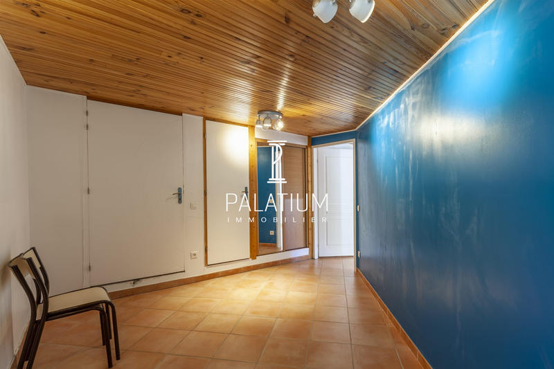 Maison - 326 m² - 9 pièces