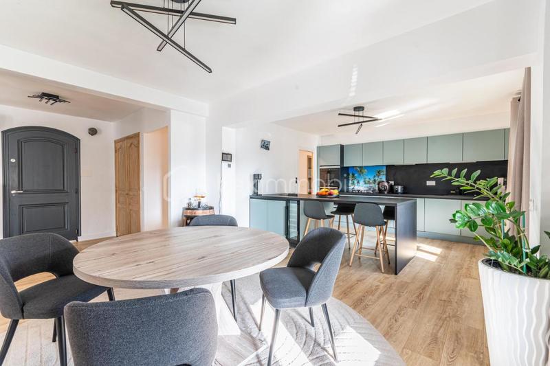 Maison - 196 m² - 7 pièces