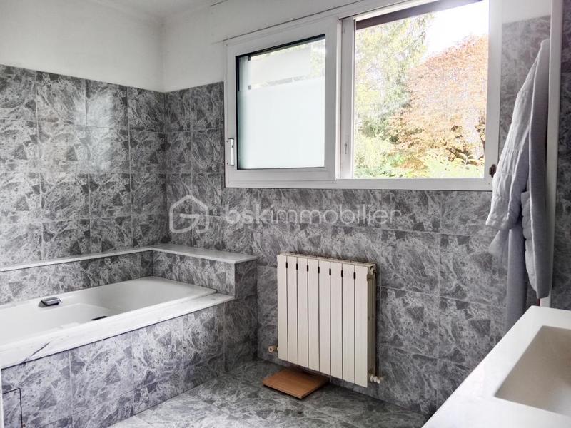 Maison - 229 m² - 6 pièces