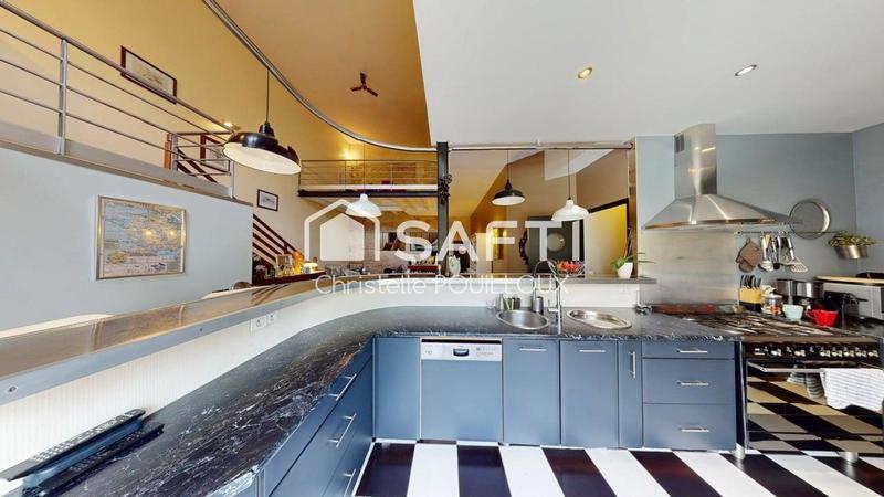 Maison - 260 m² - 8 pièces