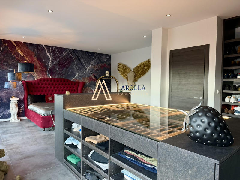 Villa - 227 m² - 6 pièces