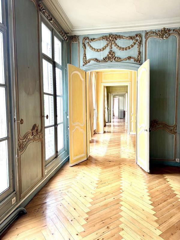 Appartement - 305 m² - 9 pièces