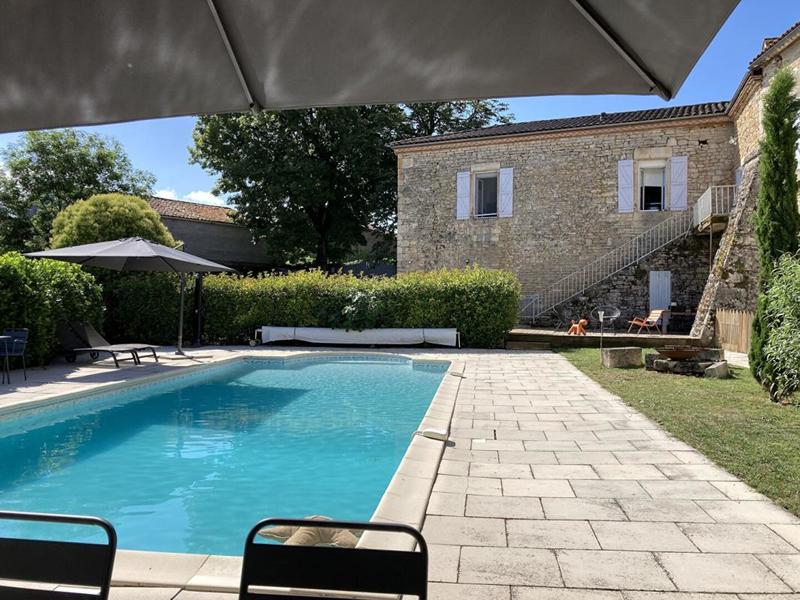 Demeure - 263 m² - 11 pièces