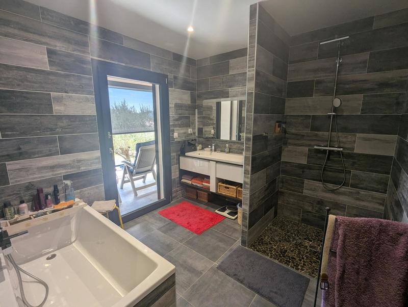 Maison - 220 m² - 6 pièces