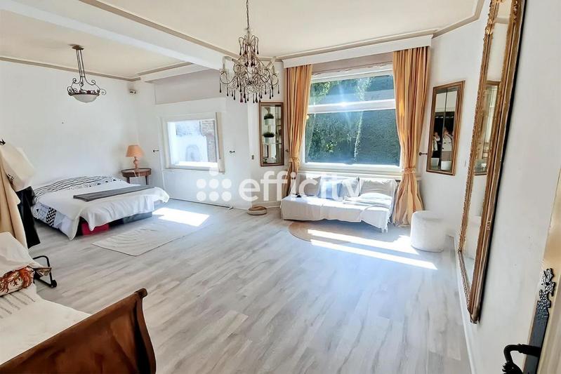 Maison - 167 m² - 5 pièces