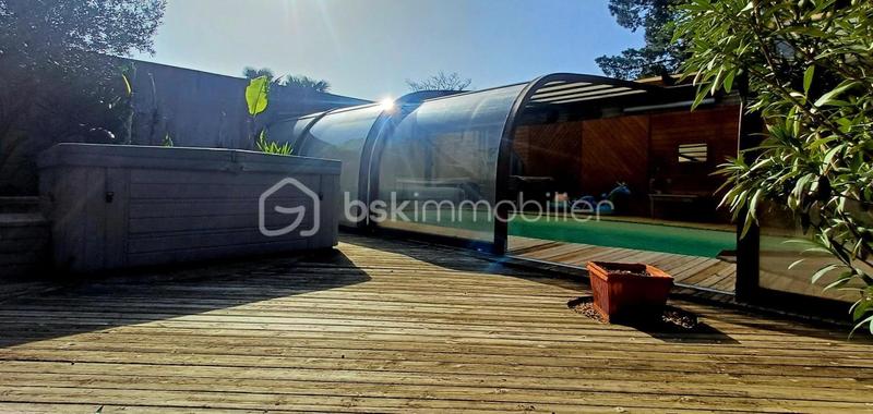 Villa - 245 m² - 8 pièces