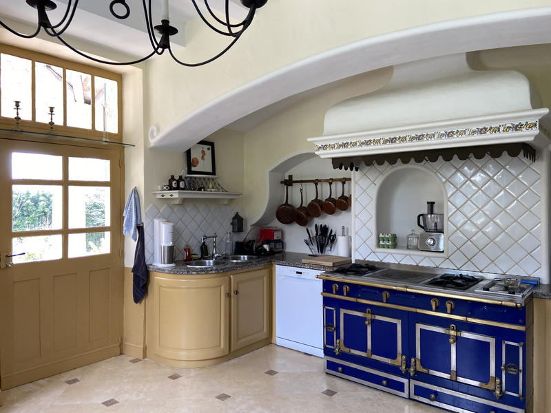 Maison - 399 m² - 7 pièces