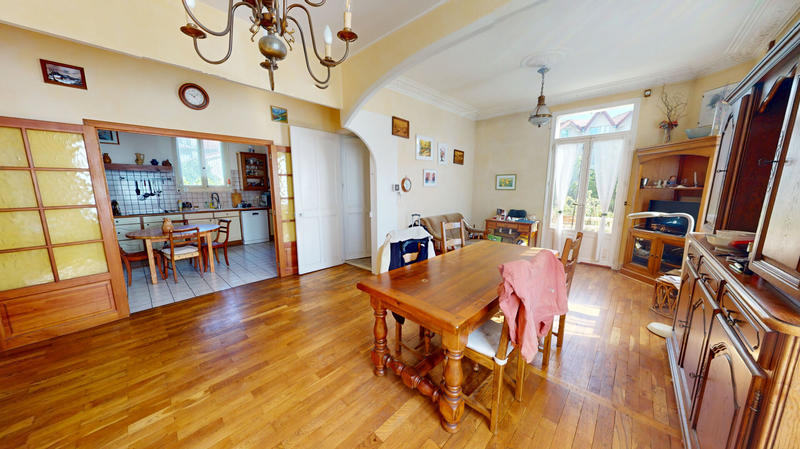Maison - 250 m² - 5 pièces