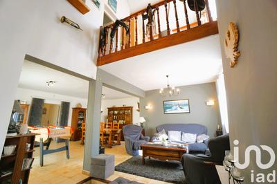 Maison - 200 m² - 8 pièces