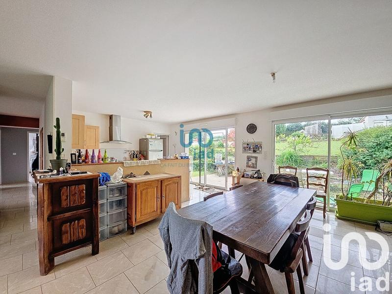 Maison - 215 m² - 8 pièces