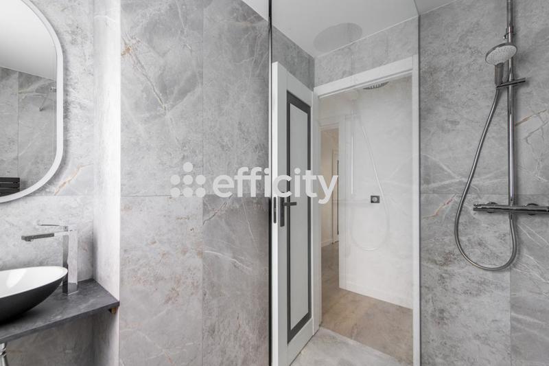 Maison - 330 m² - 9 pièces