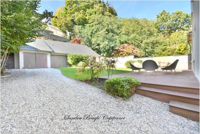 Maison de ville - 239 m² - 8 pièces