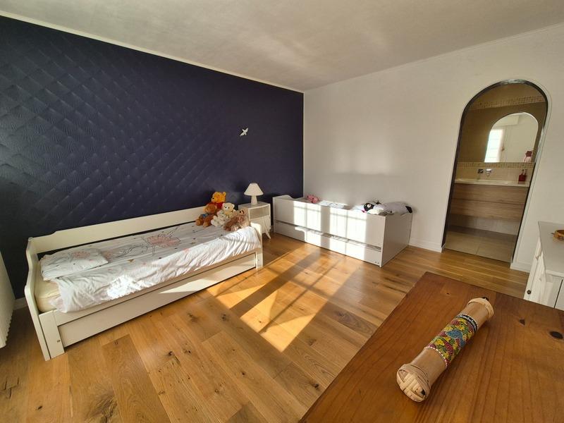 Maison - 303 m² - 11 pièces