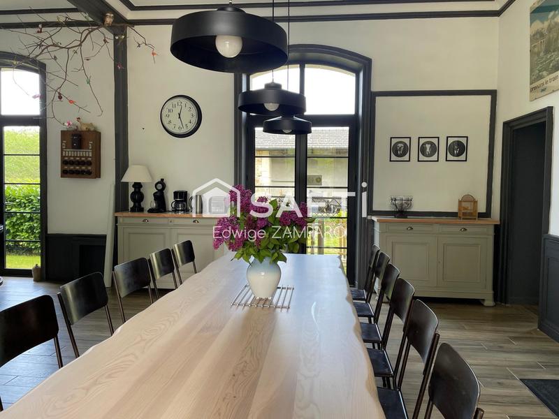 Maison de maîtres - 379 m² - 15 pièces