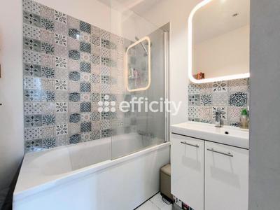 Maison - 215 m² - 6 pièces