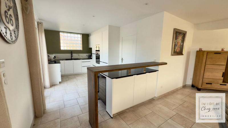 Maison - 250 m² - 9 pièces