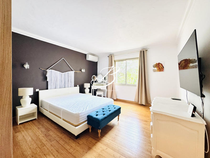 Maison - 200 m² - 7 pièces