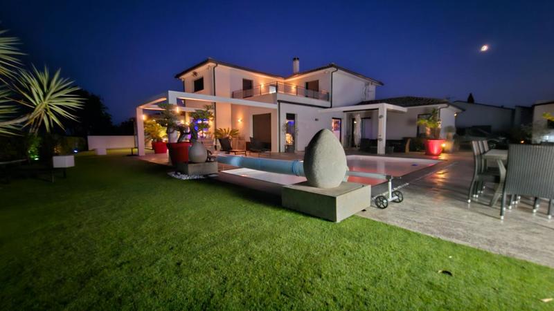 Villa - 260 m² - 7 pièces