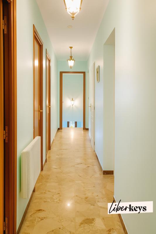 Maison - 256 m² - 6 pièces