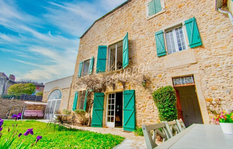 Maison - 250 m² - 8 pièces