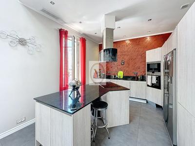 Maison - 199 m² - 7 pièces