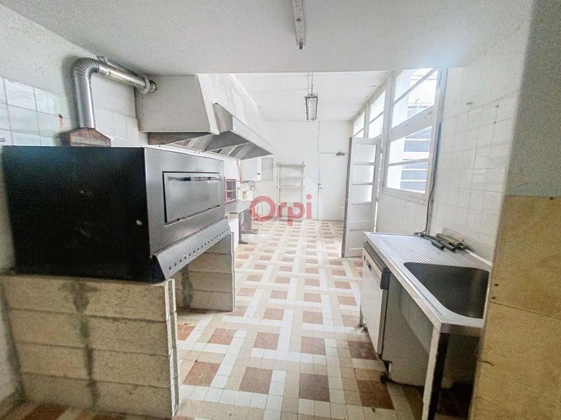 Maison - 557 m² - 9 pièces