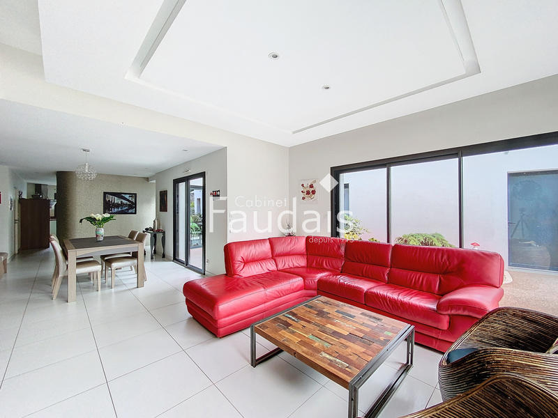 Maison - 224 m² - 8 pièces