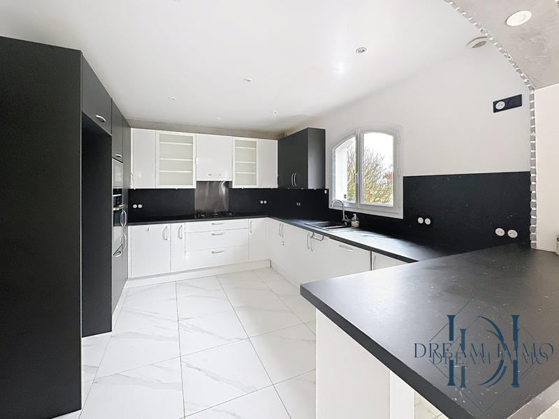 Maison - 151 m² - 7 pièces