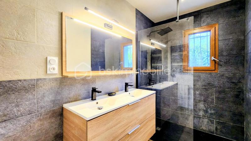 Maison - 94 m² - 5 pièces