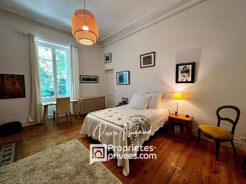 Maison - 230 m² - 9 pièces