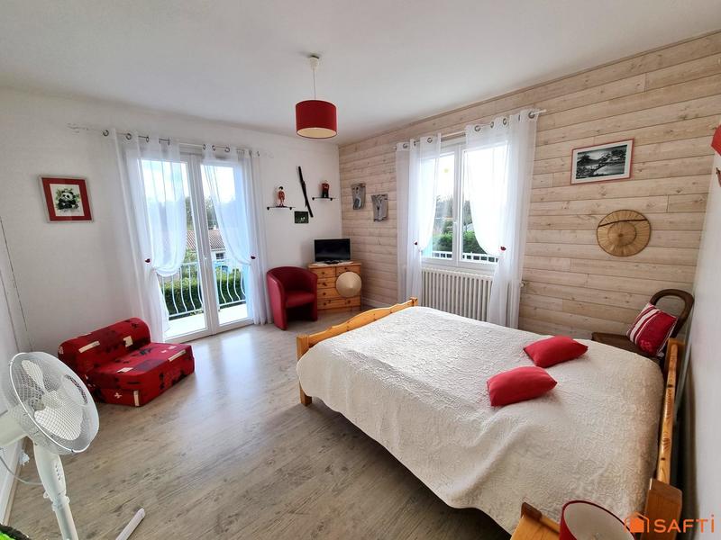 Maison - 218 m² - 9 pièces