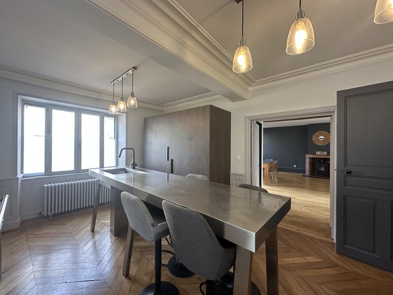 Maison - 270 m² - 8 pièces