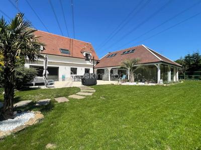 Demeure - 324 m² - 8 pièces