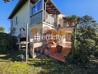 Maison - 208 m² - 11 pièces