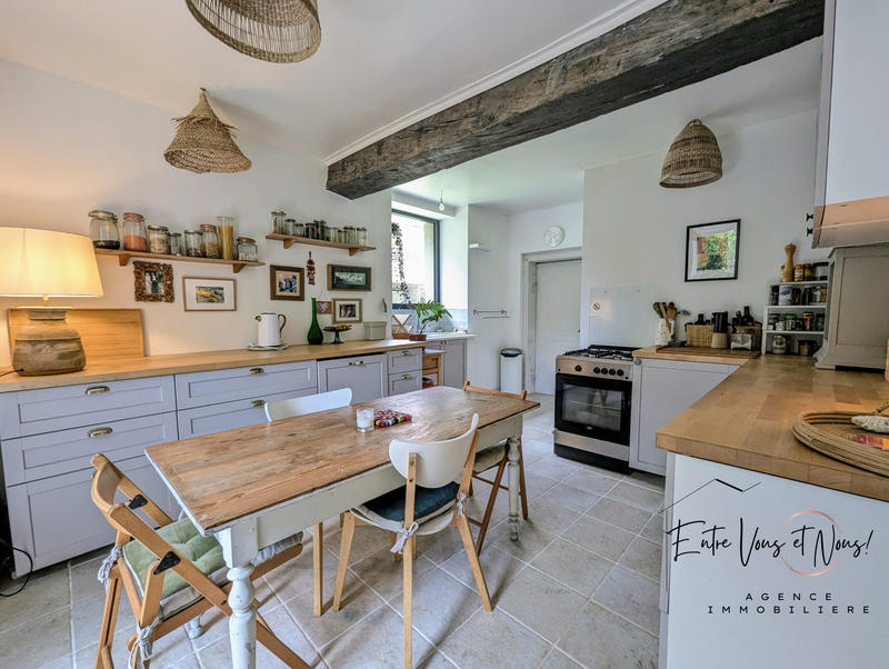 Maison - 280 m² - 8 pièces