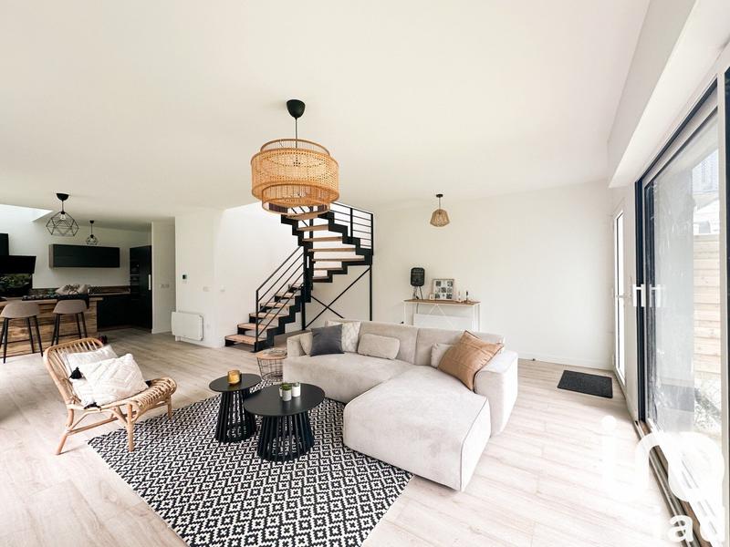 Maison - 102 m² - 4 pièces