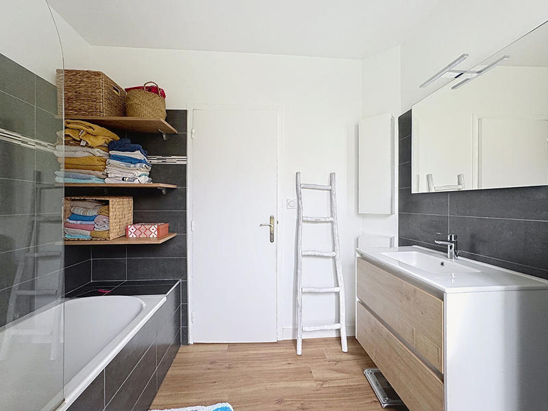 Maison - 150 m² - 8 pièces